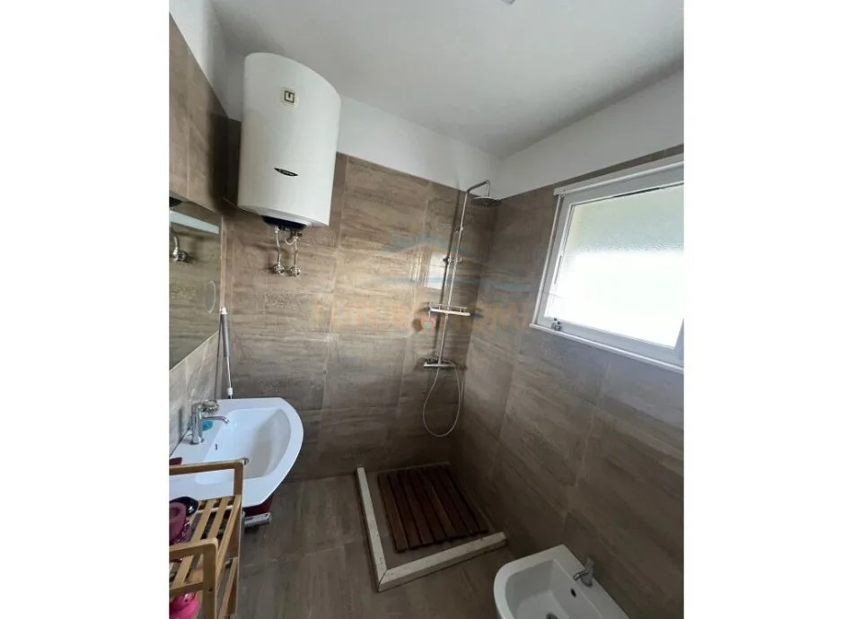 Tirane, jepet me qera apartament 2+1 Kati 4, 100 m² 700 € (Kopshti Zoologjik)