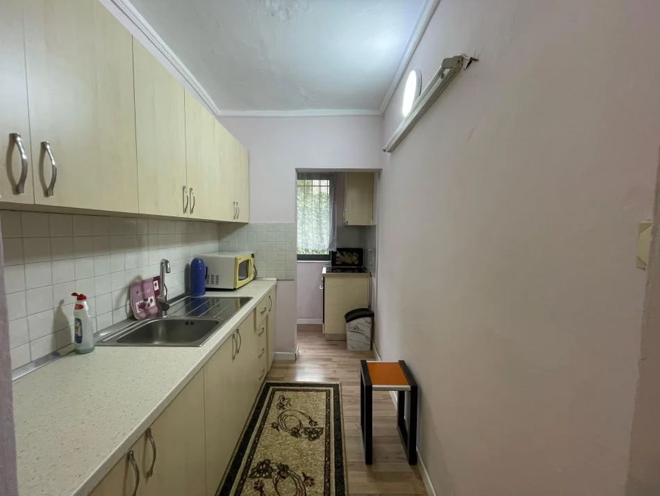 Tirane, jepet me qera apartament 2+1 Kati 1, 73 m² 500 € (Neom113579)