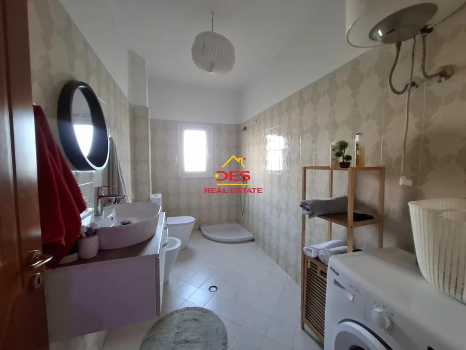 Vlore, jepet me qera apartament 1+1+Ballkon Kati 4, 100 m² 400 € (Rruga Gjergj Arianiti)