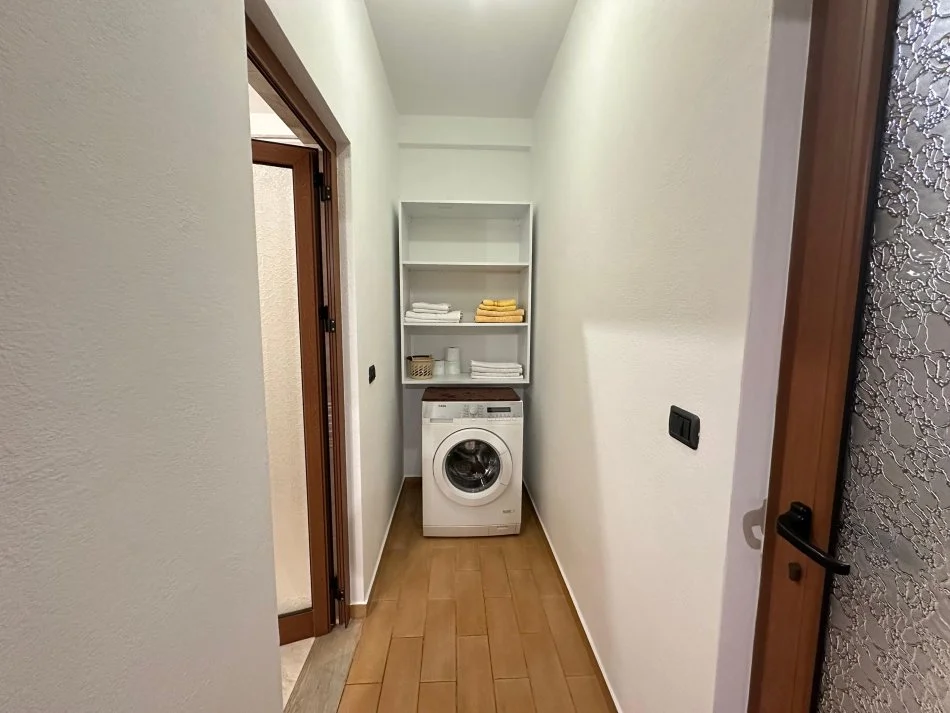 Tirane, jepet me qera apartament 2+1 Kati 2, 120 m² 600 € 
