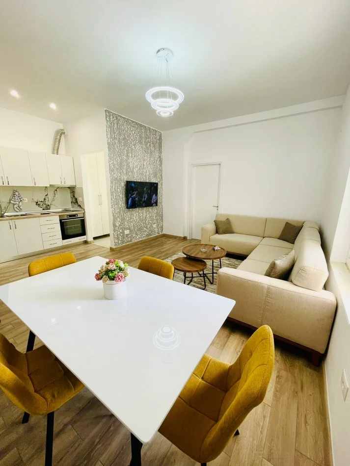 Tirane, jepet me qera apartament 2+1 Kati 0, 77 m² 450 € (Xhamlliku)