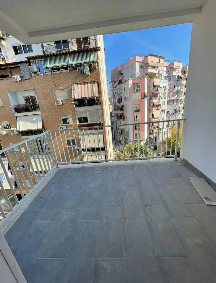 Tirane, shitet apartament 2+1 Kati 4, 109 m² 256.855 € (Rruga Barrikadave)