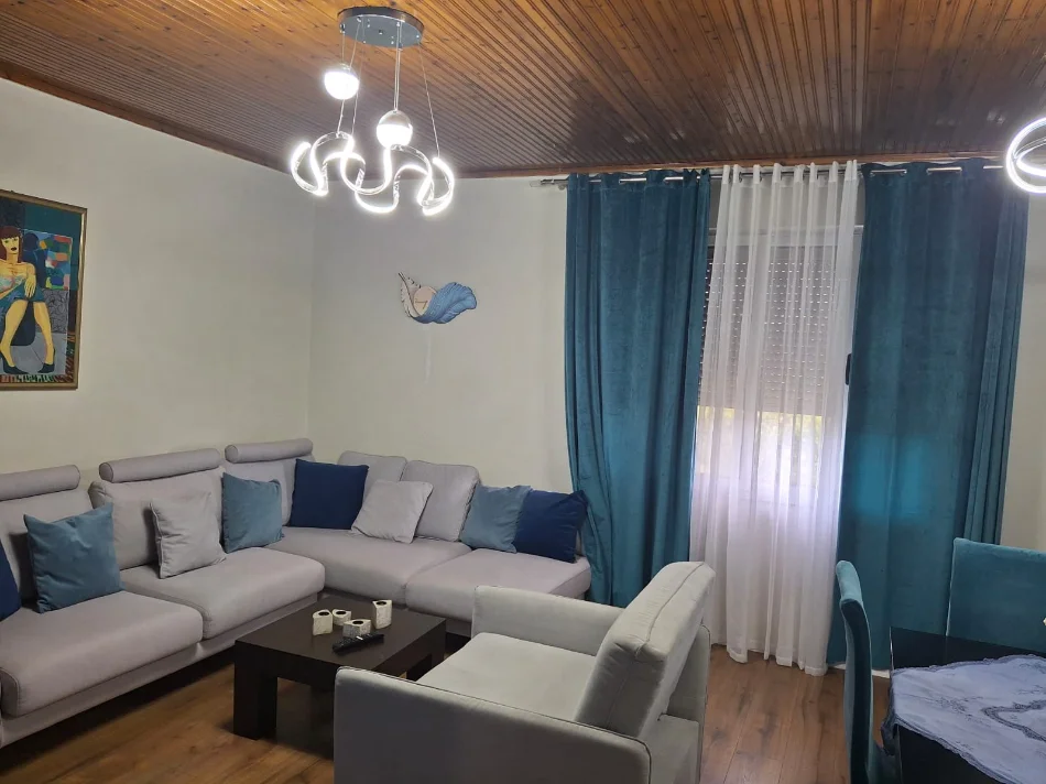 Tirane, jap me qera apartament 1+1 Kati 6, 60 m² 550 € (Shallvaret)