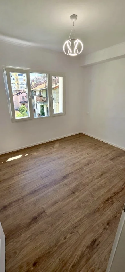Shqiperi, shitet apartament 2+1+Aneks+Ballkon Kati 4, 69 m² 169.000 € (Kavajes)