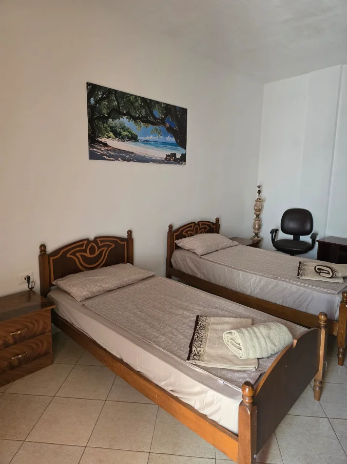 Tirane, jepet me qera apartament 2+1 , 650 € (Siri Kodra)