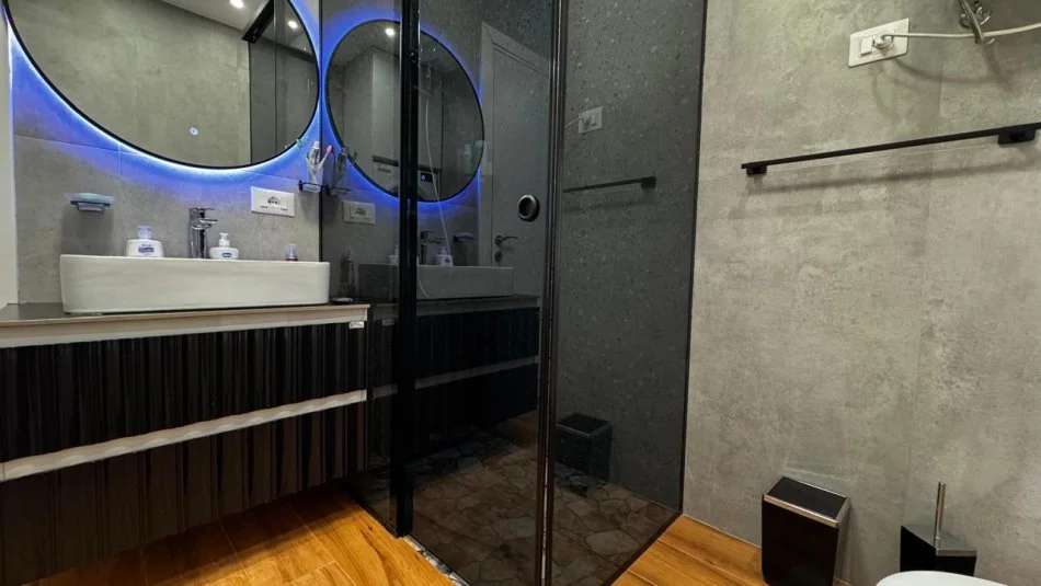 Tirane, shitet apartament 2+1+Aneks+Ballkon Kati 2, 105 m² 215.000 € (ish fusha aviacionit)