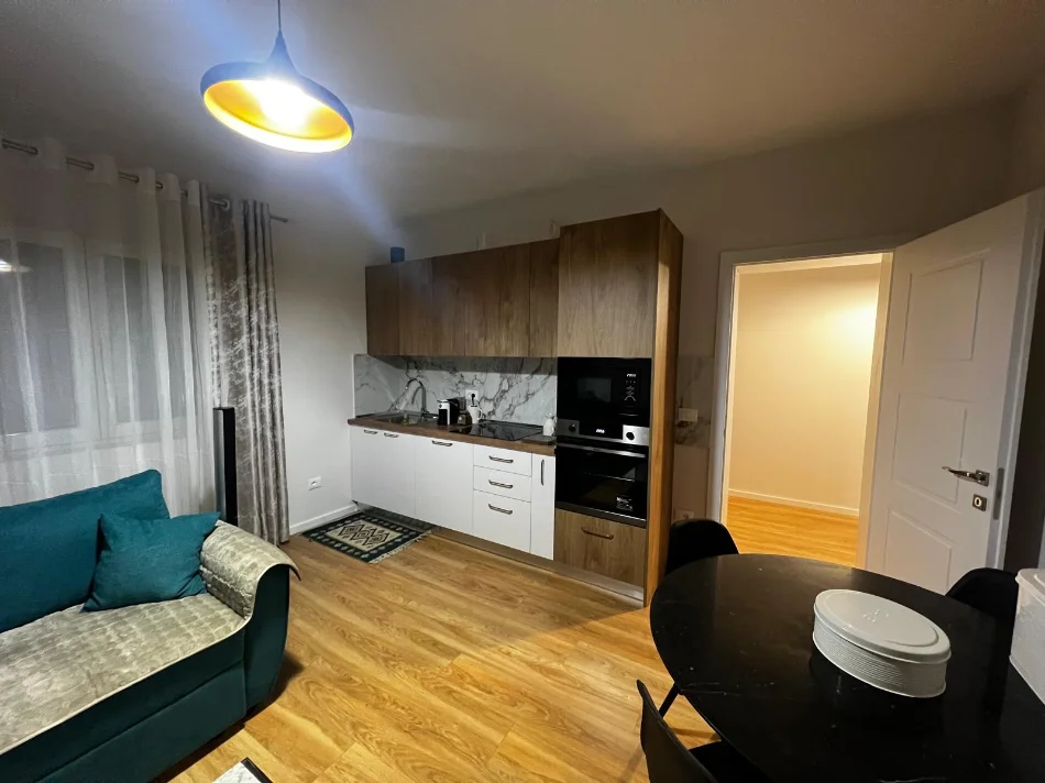 Tirane, jepet me qera apartament 1+1 Kati 2, 70 m² 600 € 