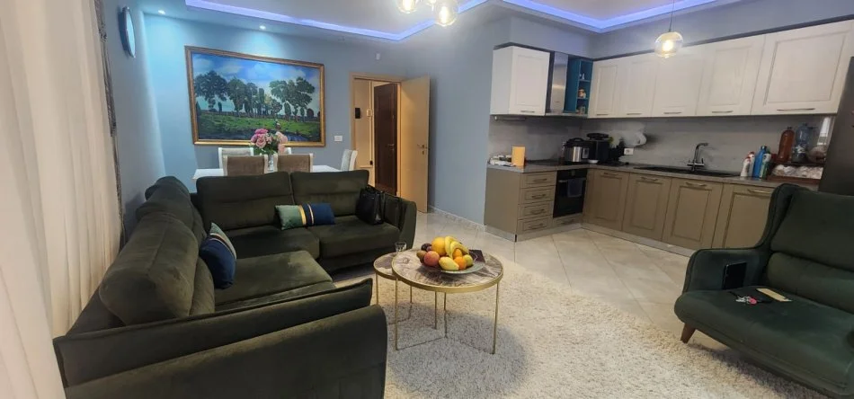 Tirane, shitet apartament 2+1+Ballkon Kati 3, 101 m² 135.000 € (tek Fresku)