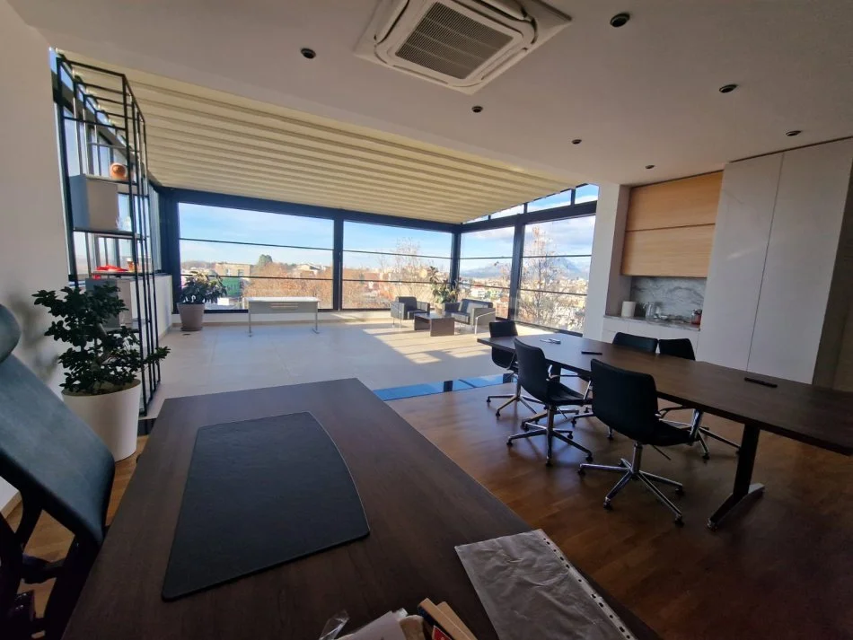 Tirane, jepet me qera ambjent biznesi Kati 0, 1.100 m² 10.000 € 