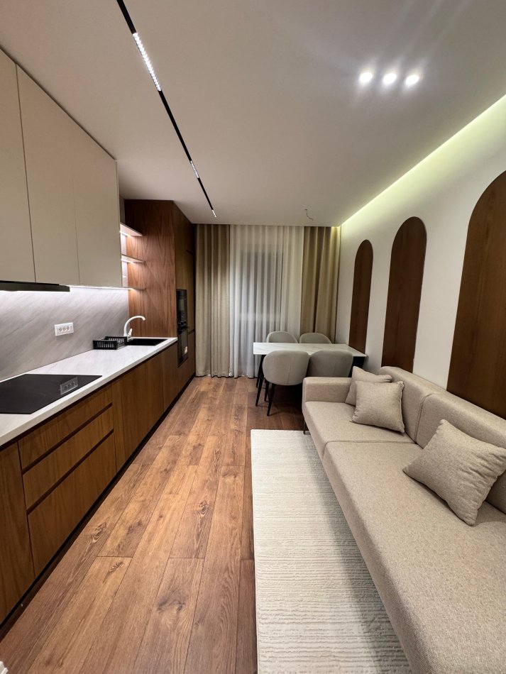 Tirane, jepet me qera apartament 2+1+Ballkon Kati 4, 56 m² 900 €