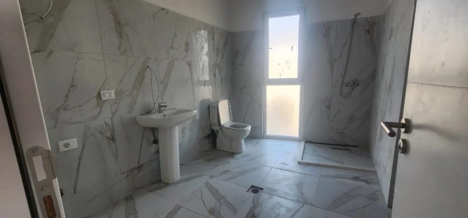 Lezhe, shitet apartament 1+1 Kati 1, 93 m² 111.600 € (ne Tale)