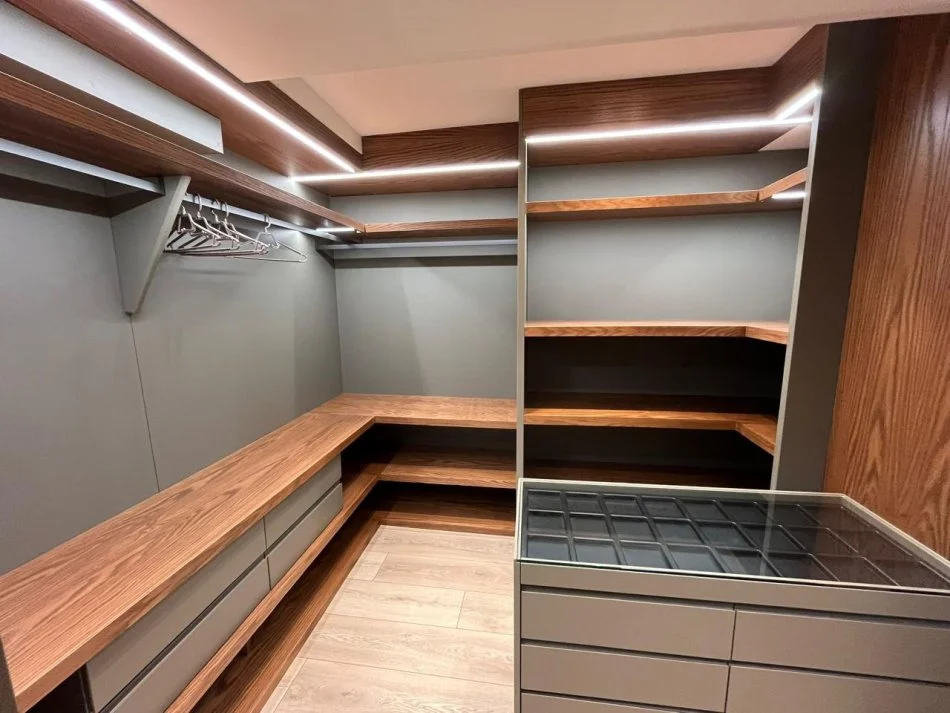 Tirane, jepet me qera apartament 3+1+Ballkon Kati 1, 145 m² 1.800 € (Kodra e diellit 2)