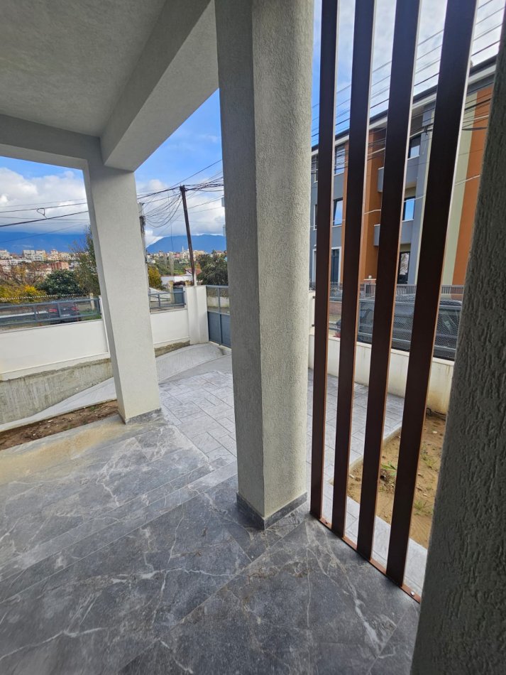 Tirane, shitet Vile 3 Katshe , 100 m² 350.000 € (Rruga Eshref Ademaj , Sauk)