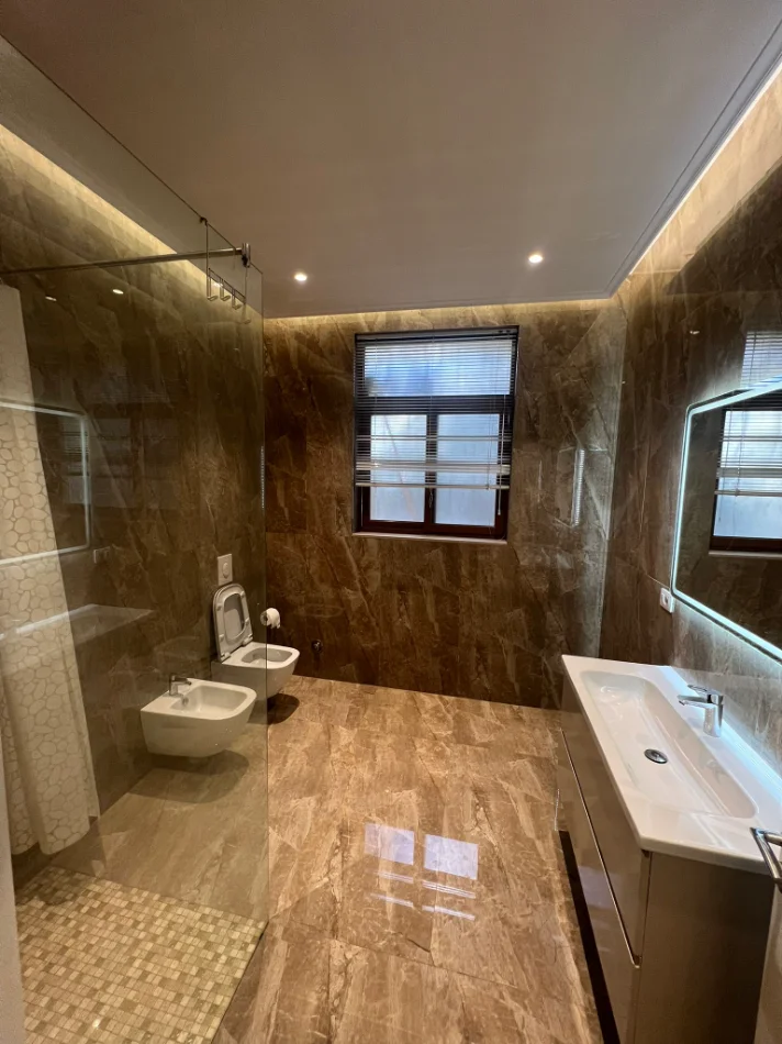 Shqiperi, jepet me qera apartament 1+1 Kati 1, 75 m² 600 € (rruga e kavajes)