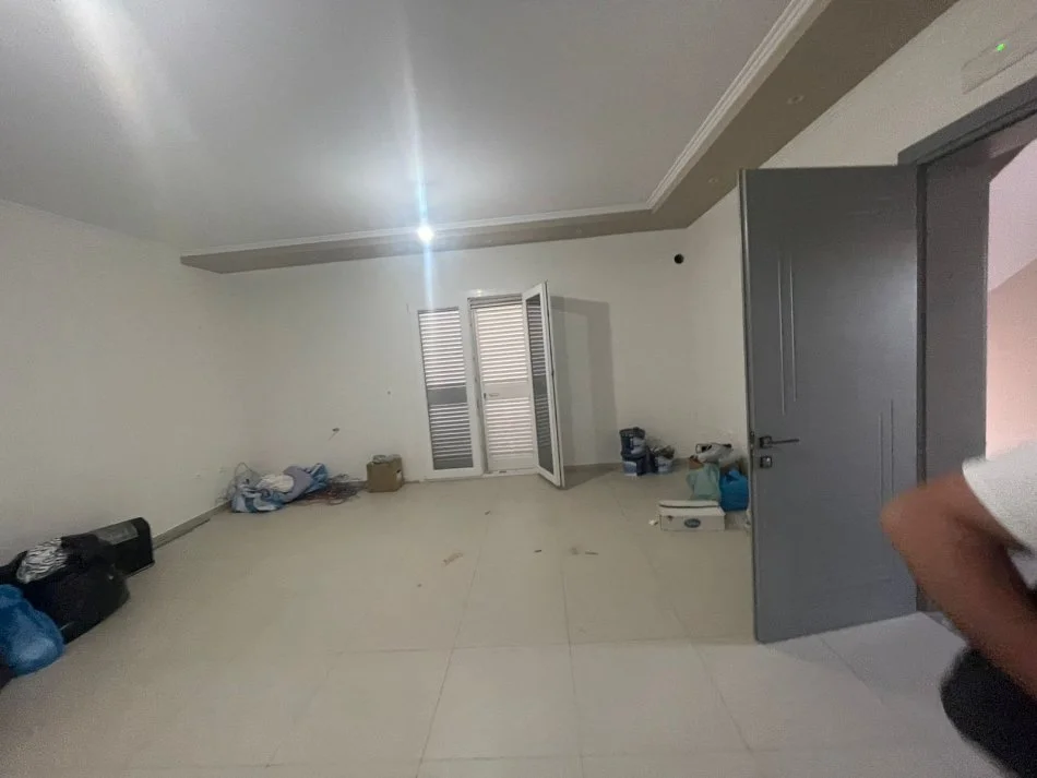 Tirane, jepet me qera zyre Kati 2, 