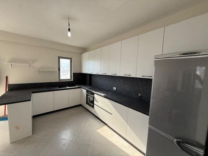 Tirane, jepet me qera apartament 2+1+Ballkon Kati 2, 109 m² 350 € (tek Oxa ne Fresk)