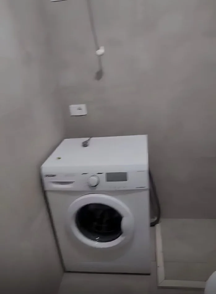 Tirane, jepet me qera apartament 1+1+Ballkon Kati 5, 60 m² 400 € (Ali Demi)