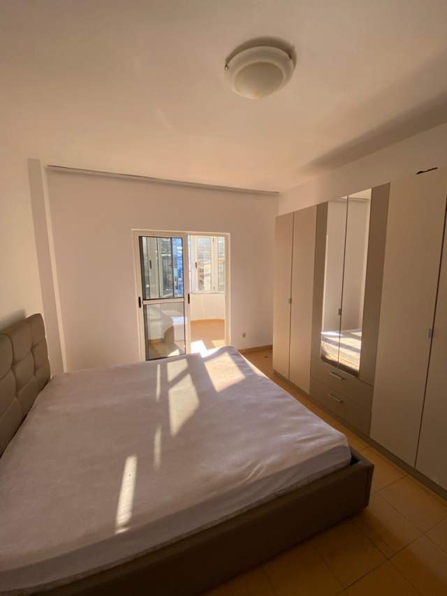 Tirane, jepet me qera apartament 1+1 Kati 9, 60 m² 350 Euro