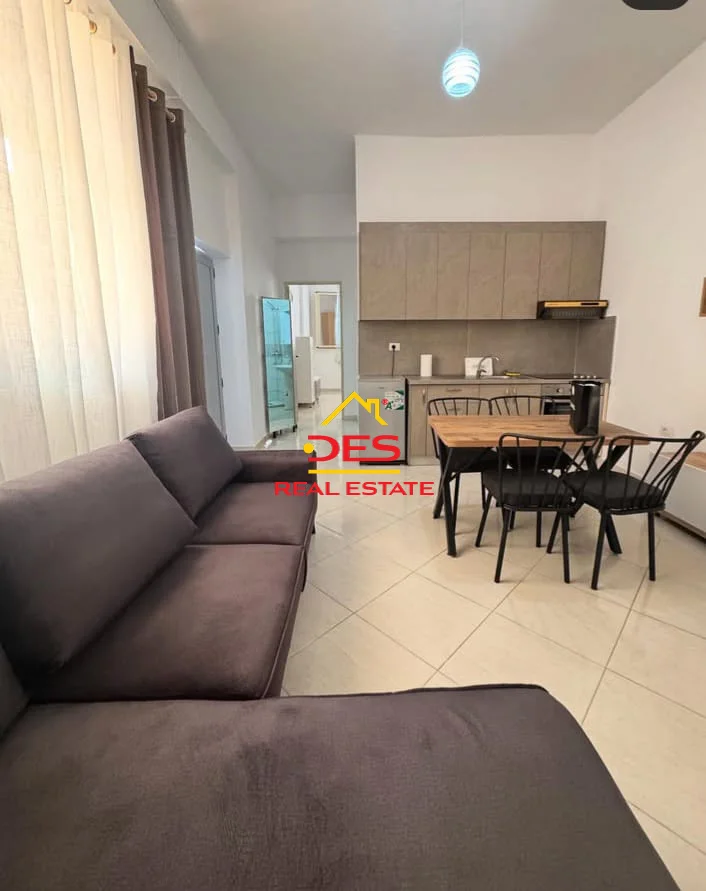 Vlore, jepet me qera shtepi 1+1+Ballkon Kati 1, 75 m² 380 € ( Vendndodhja: Rruga Shyqyri Ali Merka, Vlorë)