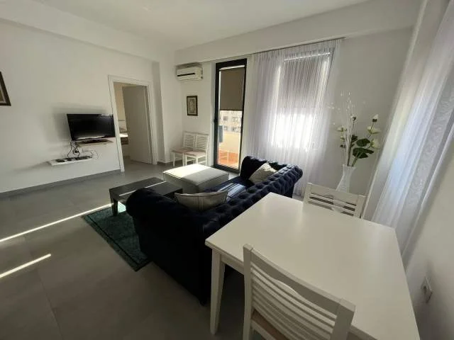 Tirane, jepet me qera apartament 1+1 Kati 5, 72 m² 550 Euro (Rruga e Barrikadave)