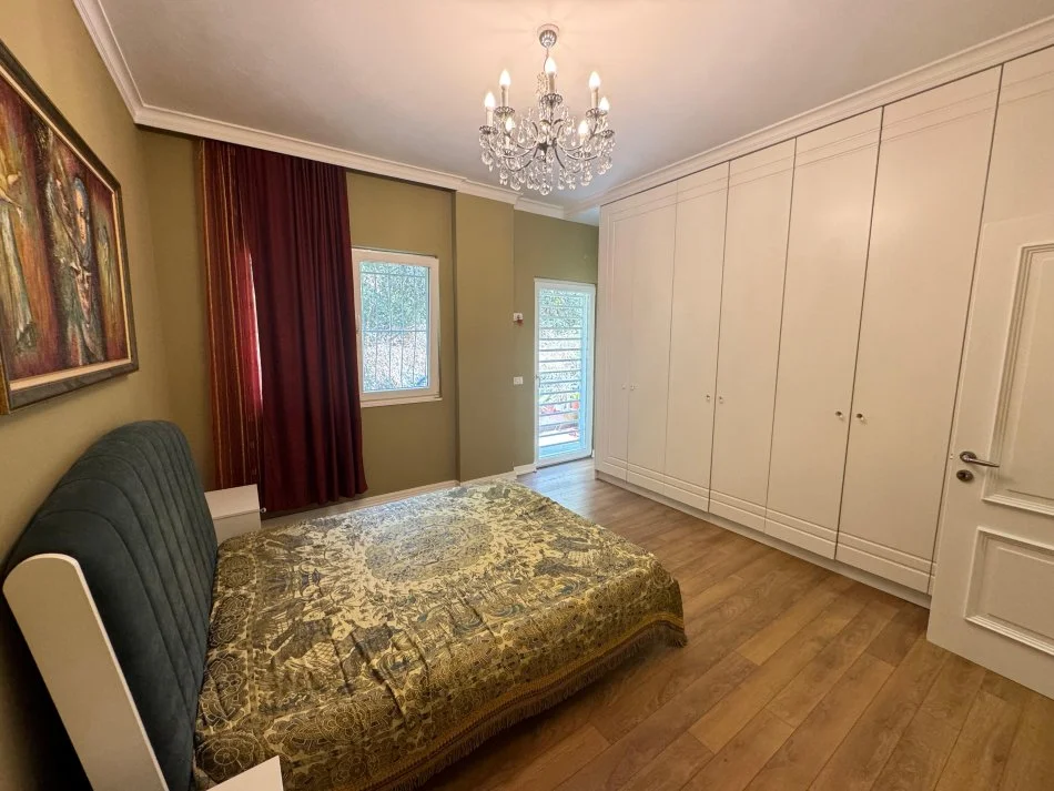 Tirane, jepet me qera apartament 2+1 Kati 3, 110 m² 850 € (Liqeni i thate)