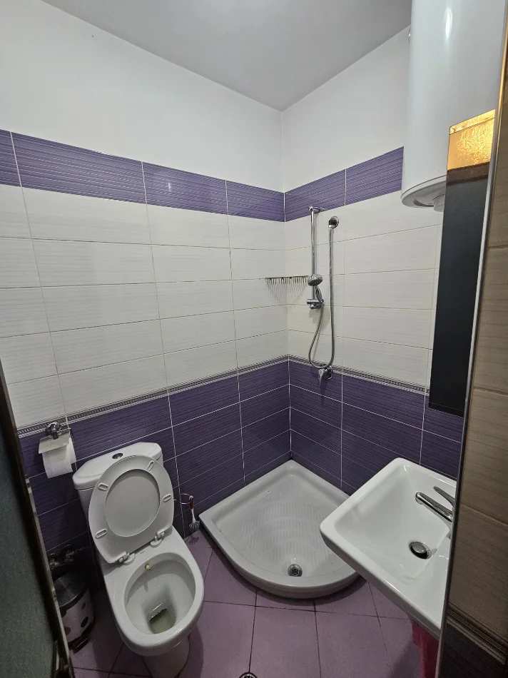 Tirane, jepet me qera apartament 2+1 Kati 7, 100 m² 500 € (Bar Sorriso Astir)