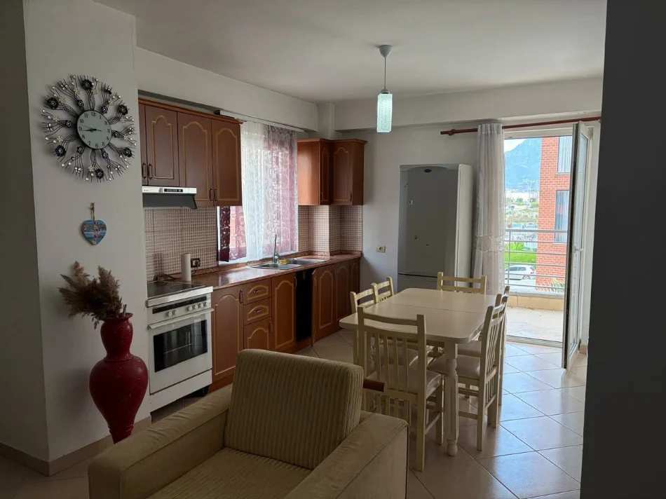 Tirane, jepet me qera apartament 3+1 Kati 2, 118 m² 600 € (Jordan Misja prane Lavazh 007)