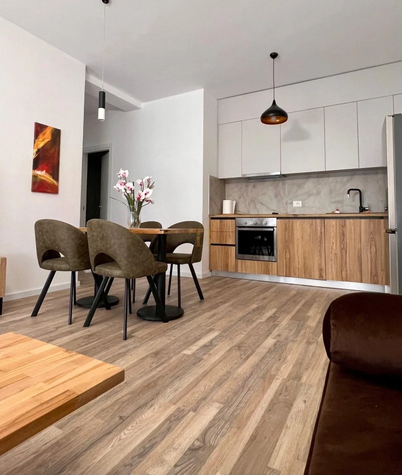 Tirane, jepet me qera apartament 2+1+Ballkon Kati 10, 100 m² 800 € 