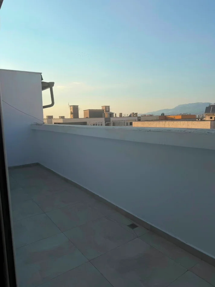 Tirane, shitet apartament 1+1 , 90 m² 123.500 € (Mbrapa Univers lounge)