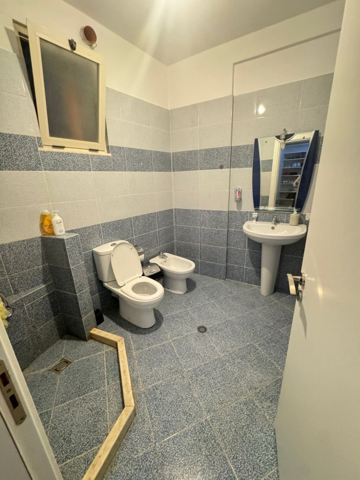 Tirane, jepet me qera 2+1 , 500 € (Unaza e Re)