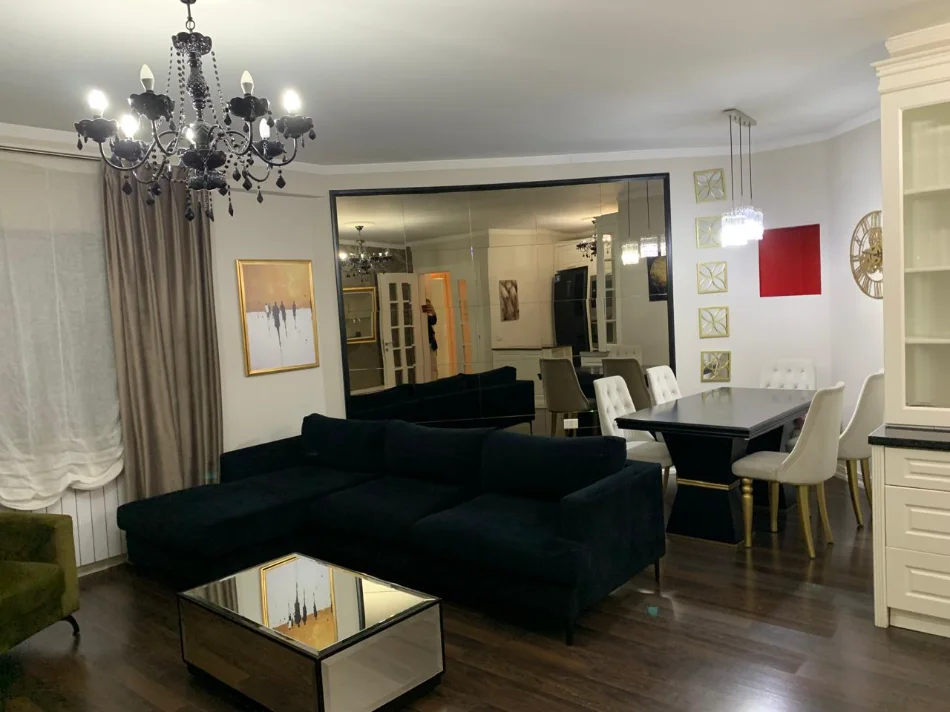 Tirane, jepet me qera apartament 2+1+Ballkon Kati 8, 106 m² 950 € 