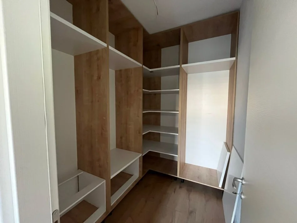 Tirane, jepet me qera apartament 1+1+Ballkon Kati 5, 62 m² 650 € (Trio Tower Residence, Don Bosko)