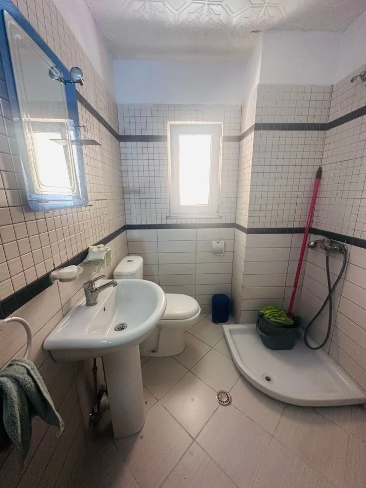 Tirane, jepet me qera apartament 2+1+Ballkon Kati 3, 95 m² 430 € (Kodra e diellit prane market Cok)