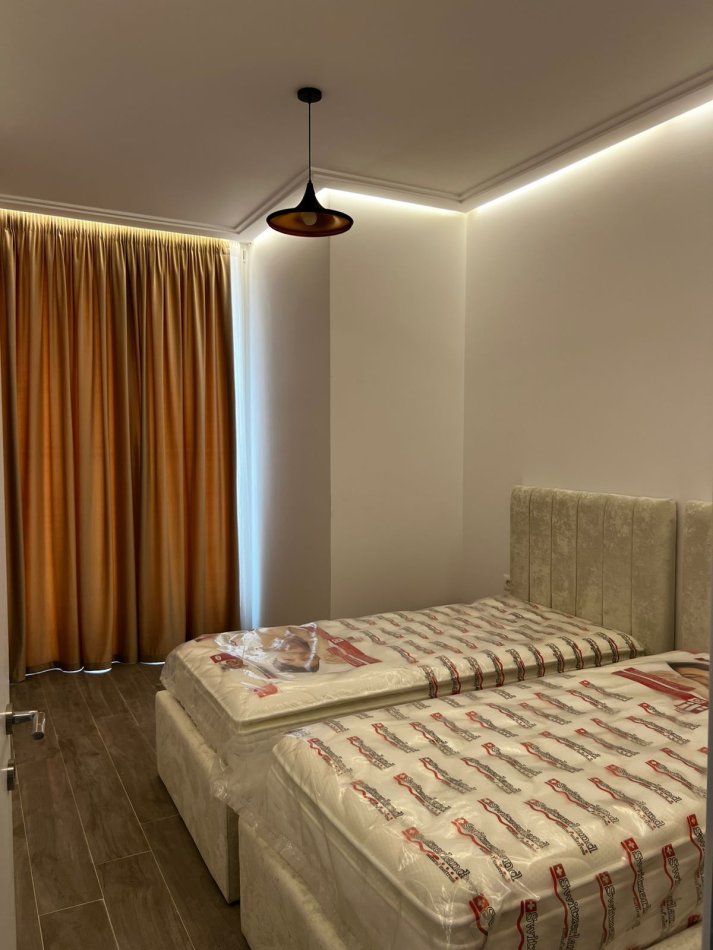 Tirane, jepet me qera apartament 2+1 Kati 3, 95 m² 900 € (riza cerova)