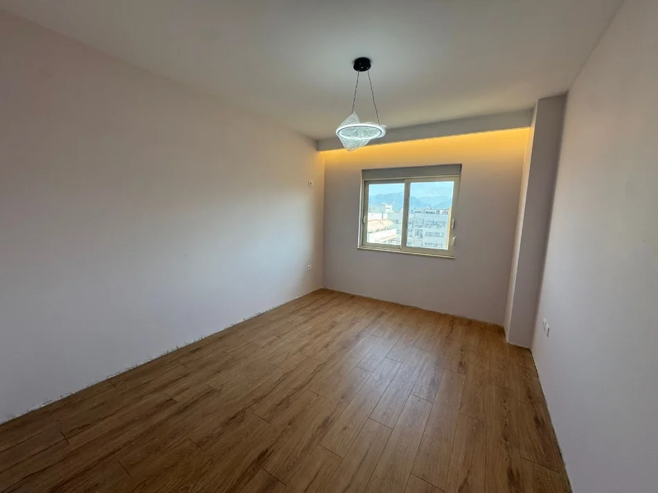 Tirane, shitet apartament 2+1+Ballkon Kati 7, 2 m² 