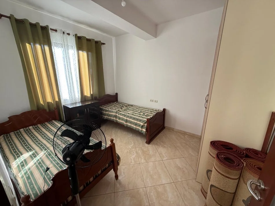 Tirane, jepet me qera apartament 2+1 Kati 8, 98 m² 450 € (Nela 6)
