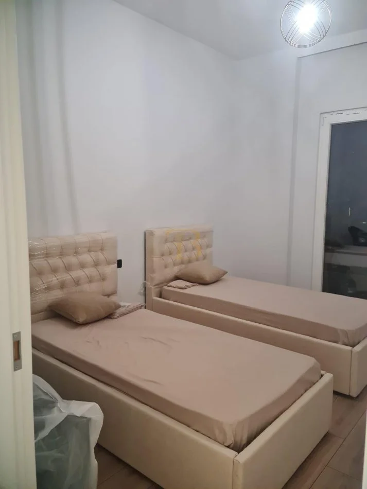 Tirane, jepet me qera apartament 3+1 Kati 7, 117 m² 550 € 