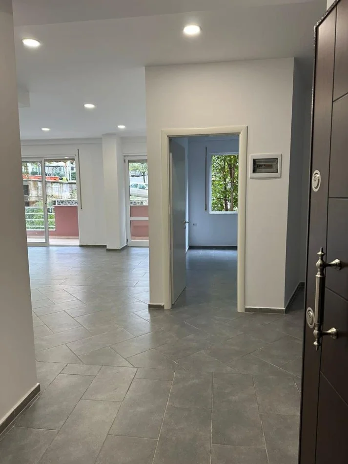 OKAZION!!! Shitet apartament 2+1 + Dyqan ne FRESK 134,000 Euro