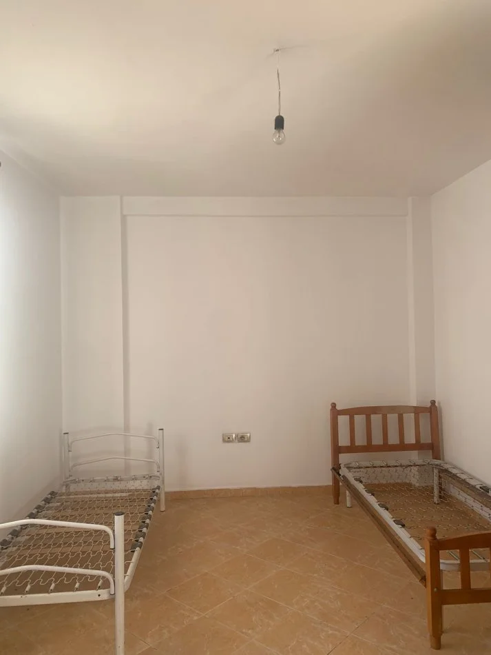 Jepet Me Qera Apartament 2+1 Tek Pallatet Cabej [ID P02139]