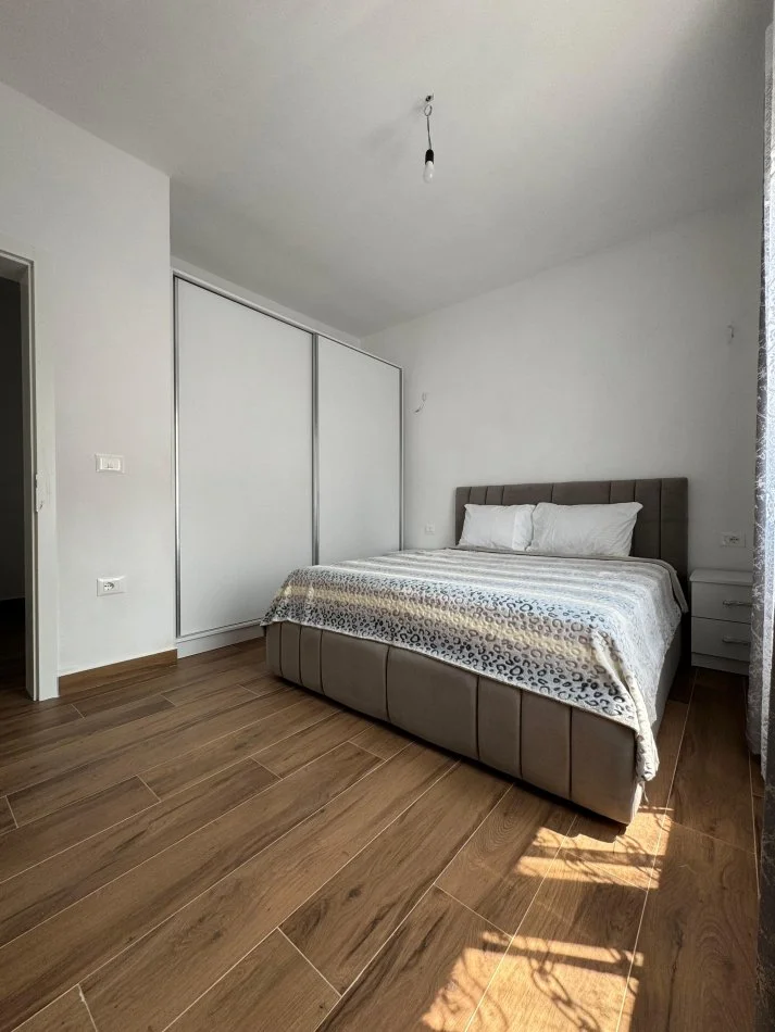 Tirane, jepet me qera apartament 1+1+Ballkon Kati 1, 65 m² 600 € (Pjeter Budi)