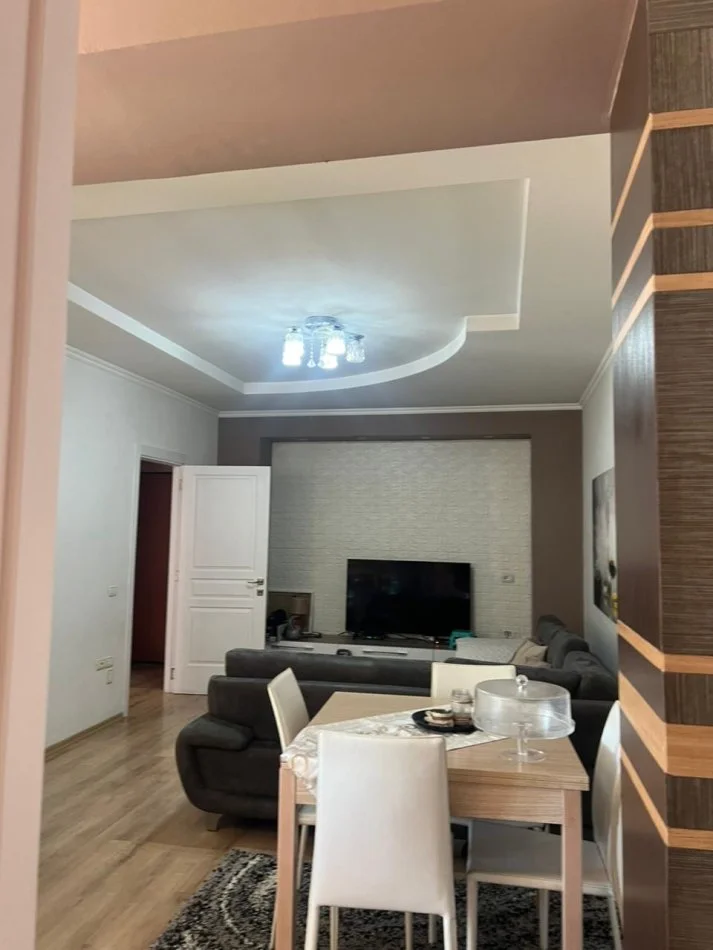 Tirane, jepet me qera apartament 2+1+Ballkon Kati 7, 75 m² 600 € (Rruga Riza Cerova Pazari I Ri)