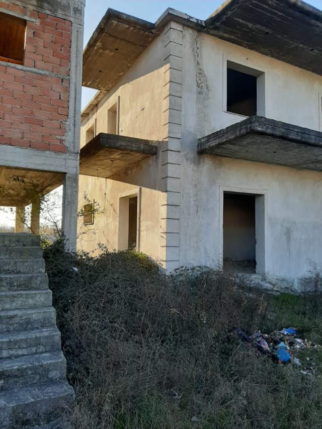 Elbasan, shitet shtepi 330 m² 76.000 Euro