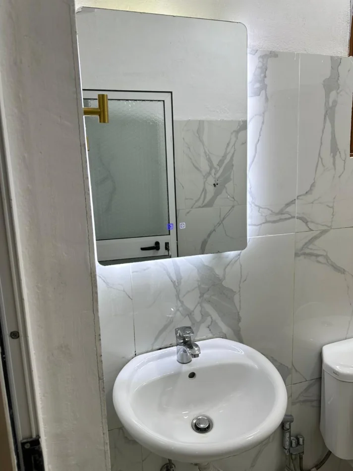 Tirane, jepet me qera apartament 1+1 Kati 1, 360 € (Loni ligori)