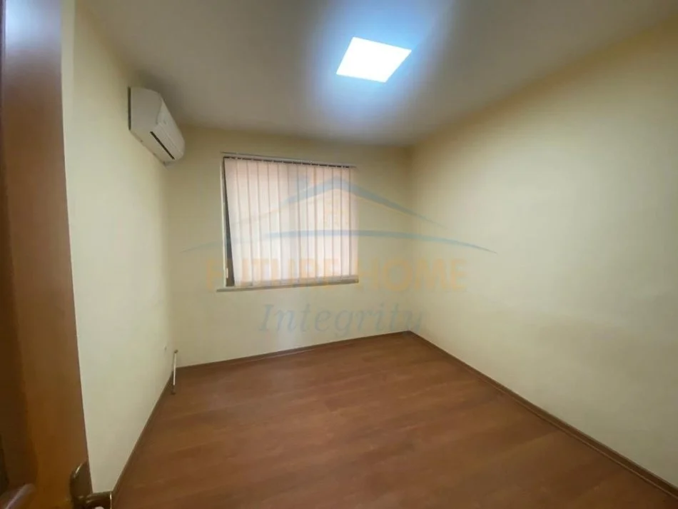 Qera, Apartament 2+1 për zyra, Blloku,800€