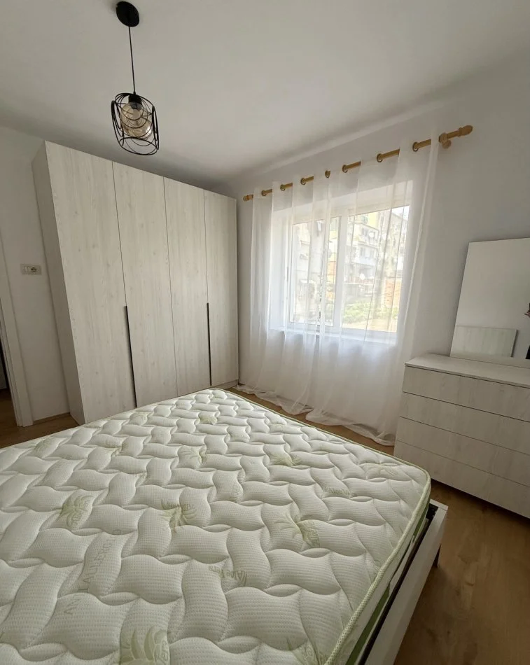 Tirane, jepet me qera apartament 1+1 Kati 2, 60 m² 500 € (rruga Bardhyl)