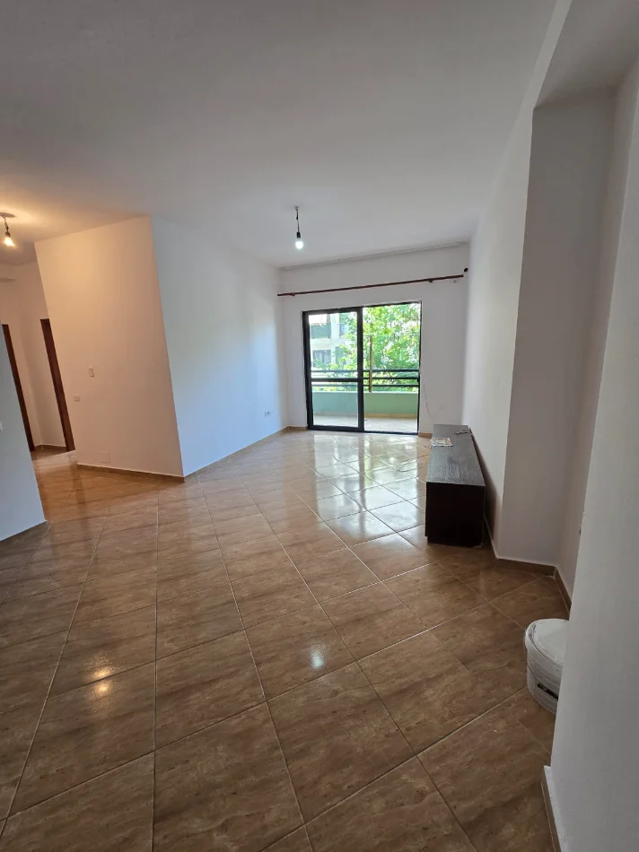 Tirane, jepet me qera apartament 2+1+Ballkon Kati 1, 97 m² 401 € (Astir)