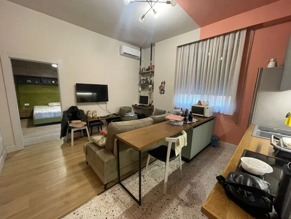 Tirane, shitet apartament 1+1+Aneks+Ballkon Kati 3, 48 m² 123.000 € (Pazari Ri)