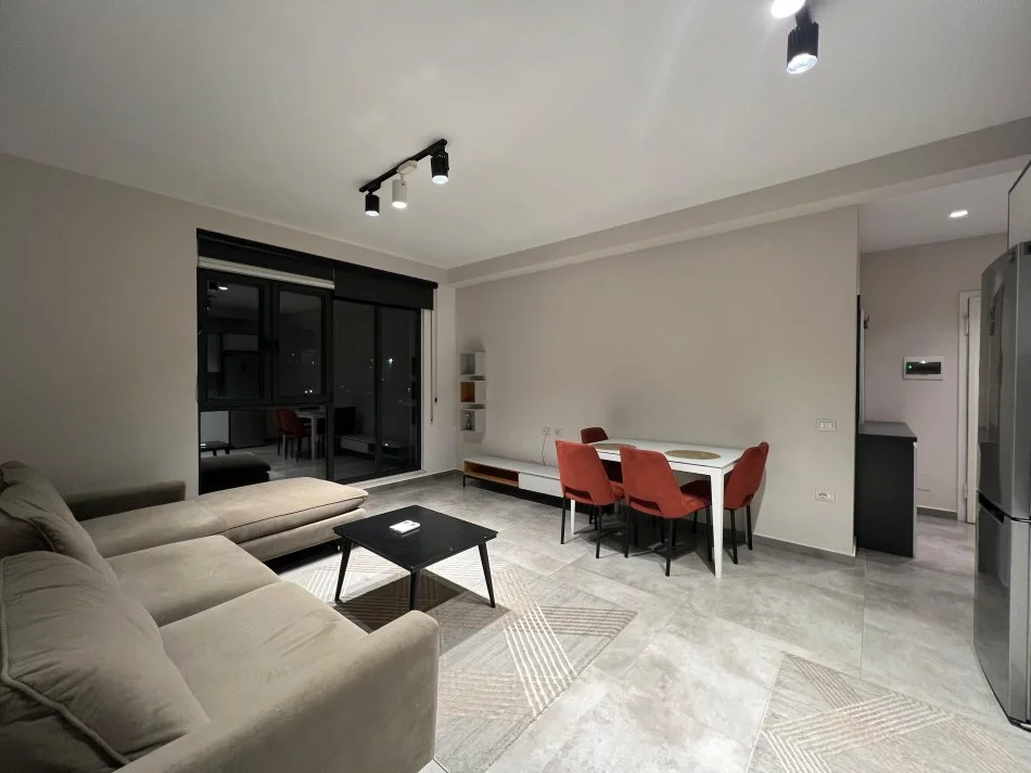 Tirane, jepet me qera apartament 1+1 Kati 3, 75 m² 700 € (Rruga E Elbasanit)