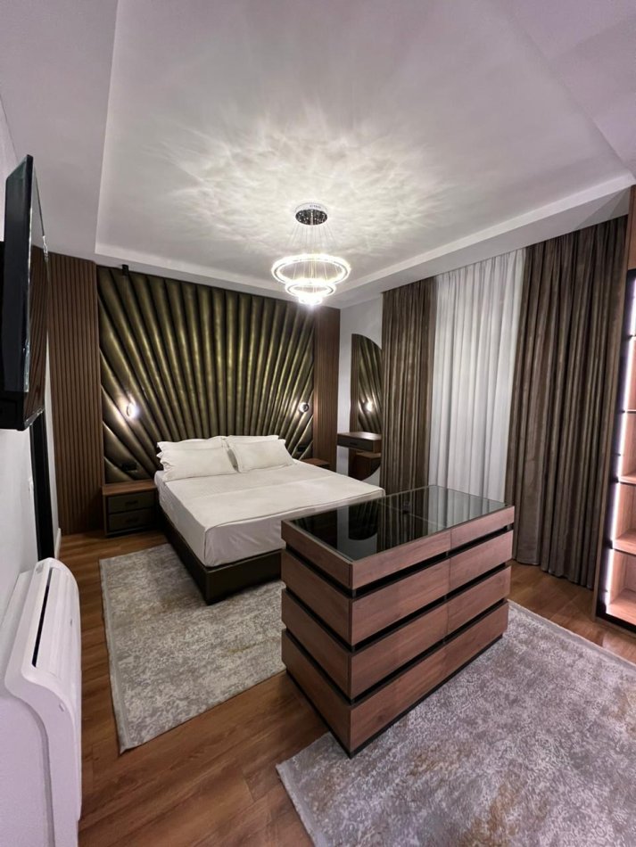 Tirane, jepet me qera apartament 2+1 Kati 3, 120 m² 1.200 € (Secret Garden Residence)