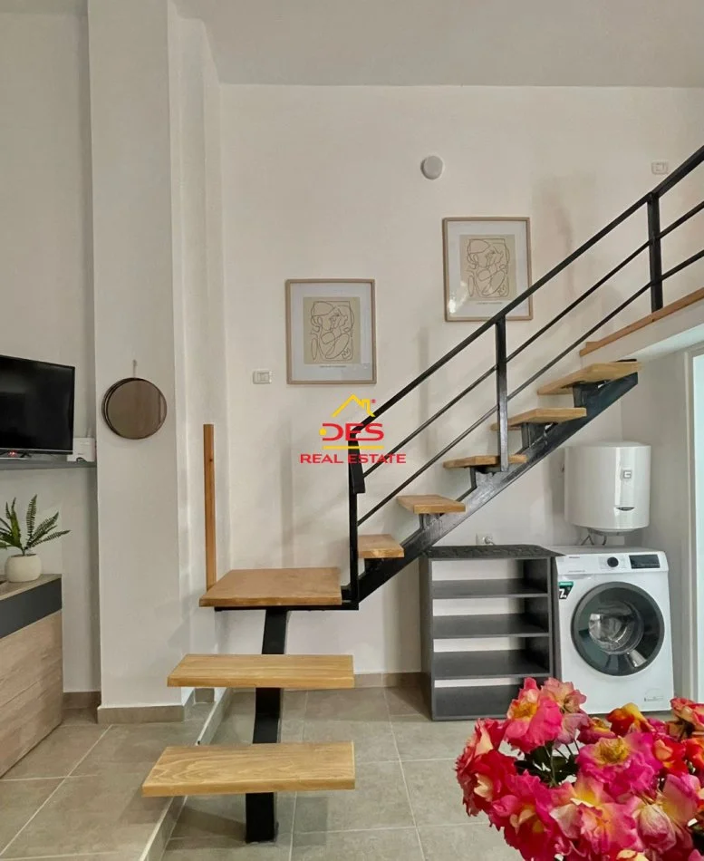 Vlore, jepet me qera apartament 1+1+Ballkon Kati 0, 70 m² 300 € (Rruga Murat Tërbaçi)